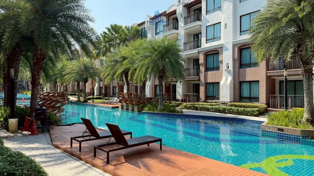 คอนโดมิเนียม 2 ห้องนอน ติดทะเล พร้อมวิวสระว่ายน้ำสุดสวย สำหรับขายที่ Q Seaside ชะอำ – หัวหิน