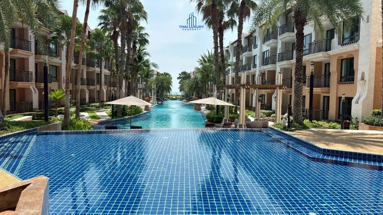 คอนโดมิเนียม 2 ห้องนอน ติดทะเล พร้อมวิวสระว่ายน้ำสุดสวย สำหรับขายที่ Q Seaside ชะอำ – หัวหิน