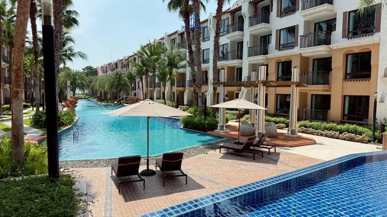คอนโดมิเนียม 2 ห้องนอน ติดทะเล พร้อมวิวสระว่ายน้ำสุดสวย สำหรับขายที่ Q Seaside ชะอำ – หัวหิน