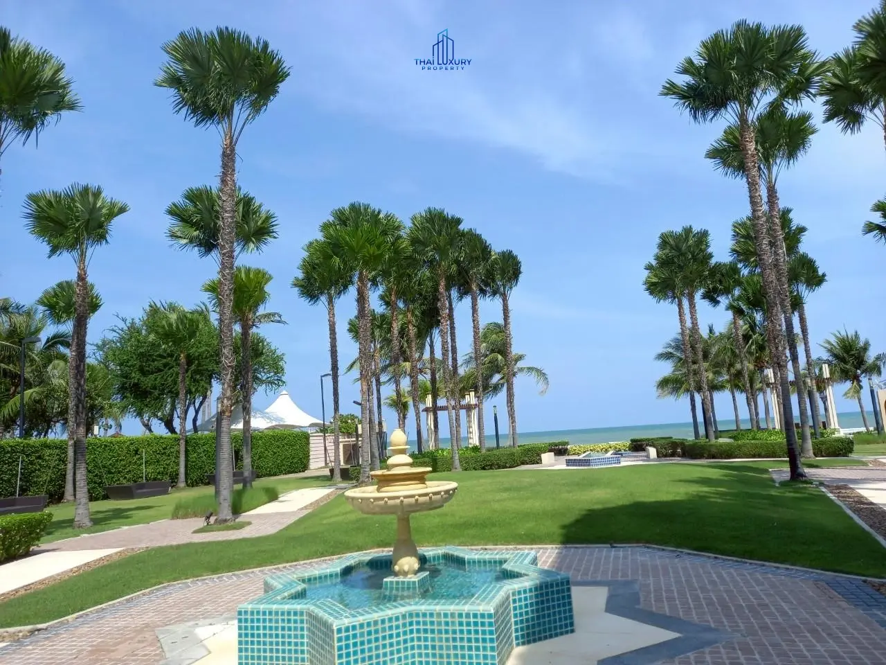 คอนโดมิเนียม 2 ห้องนอน ติดทะเล พร้อมวิวสระว่ายน้ำสุดสวย สำหรับขายที่ Q Seaside ชะอำ – หัวหิน