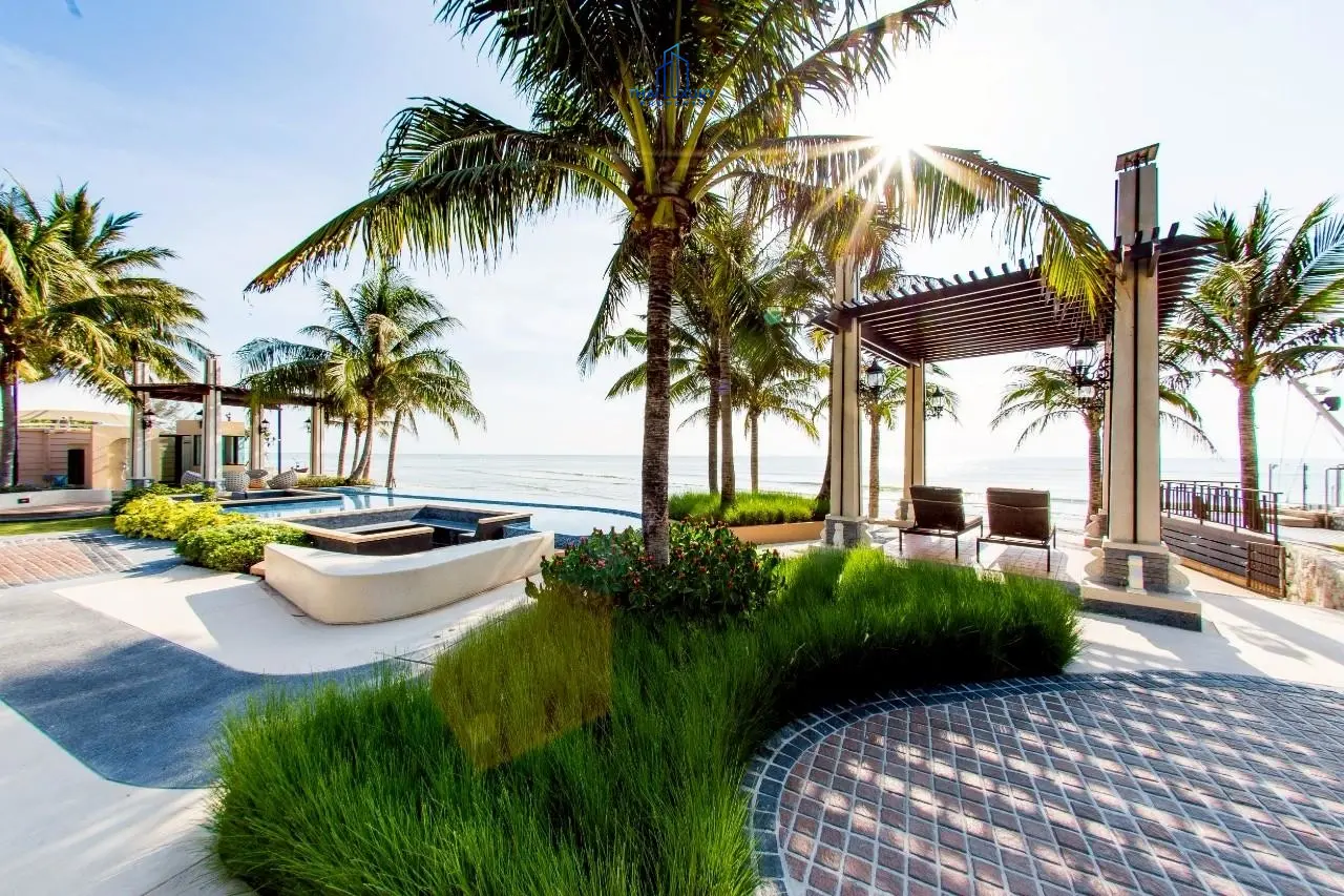 คอนโดมิเนียม 2 ห้องนอน ติดทะเล พร้อมวิวสระว่ายน้ำสุดสวย สำหรับขายที่ Q Seaside ชะอำ – หัวหิน