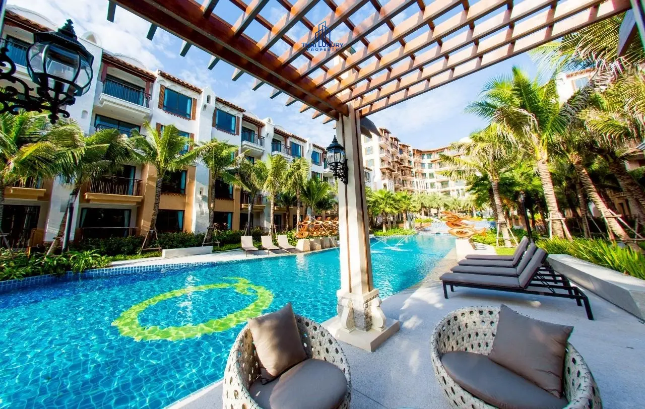 คอนโดมิเนียม 2 ห้องนอน ติดทะเล พร้อมวิวสระว่ายน้ำสุดสวย สำหรับขายที่ Q Seaside ชะอำ – หัวหิน