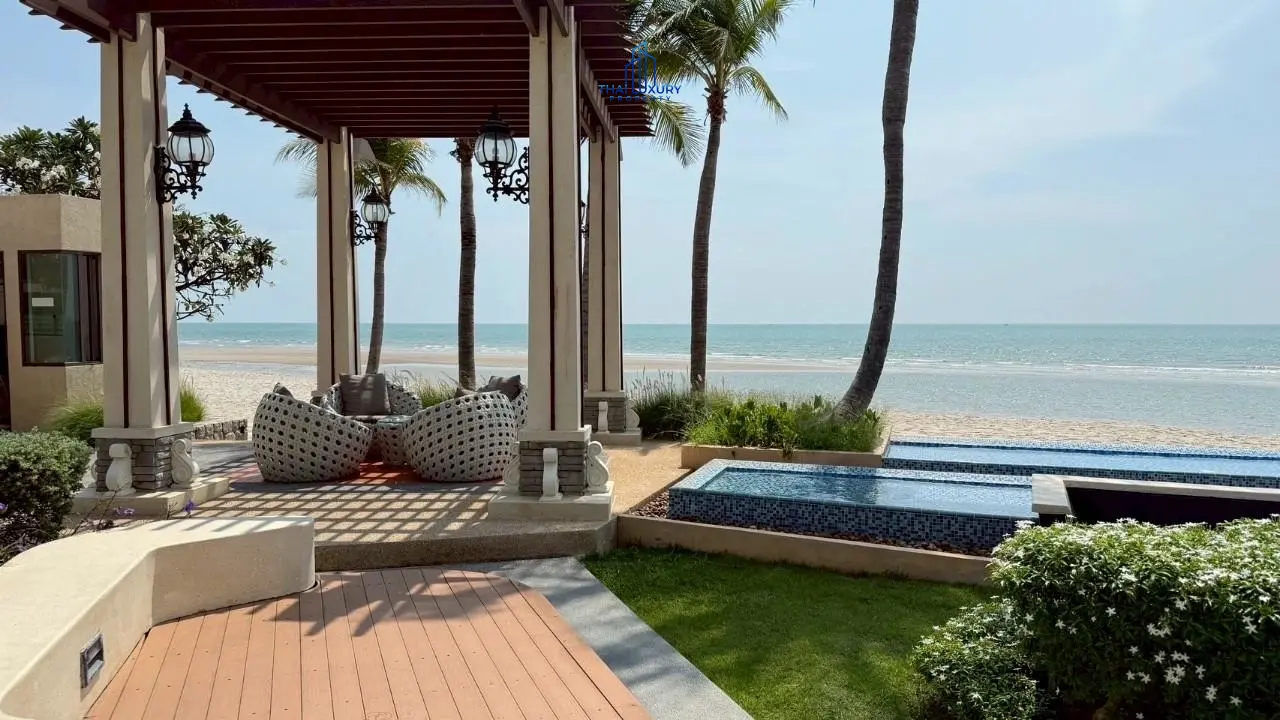 คอนโดมิเนียม 2 ห้องนอน ติดทะเล พร้อมวิวสระว่ายน้ำสุดสวย สำหรับขายที่ Q Seaside ชะอำ – หัวหิน