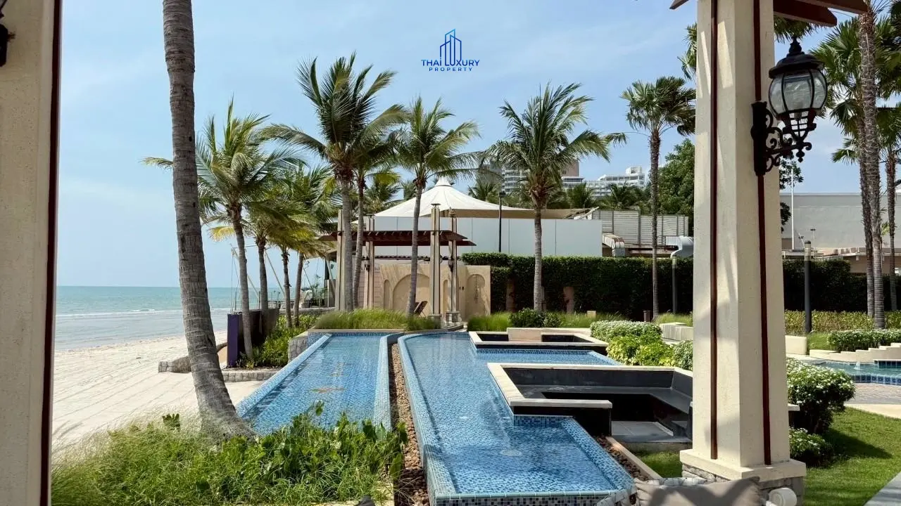 คอนโดมิเนียม 2 ห้องนอน ติดทะเล พร้อมวิวสระว่ายน้ำสุดสวย สำหรับขายที่ Q Seaside ชะอำ – หัวหิน