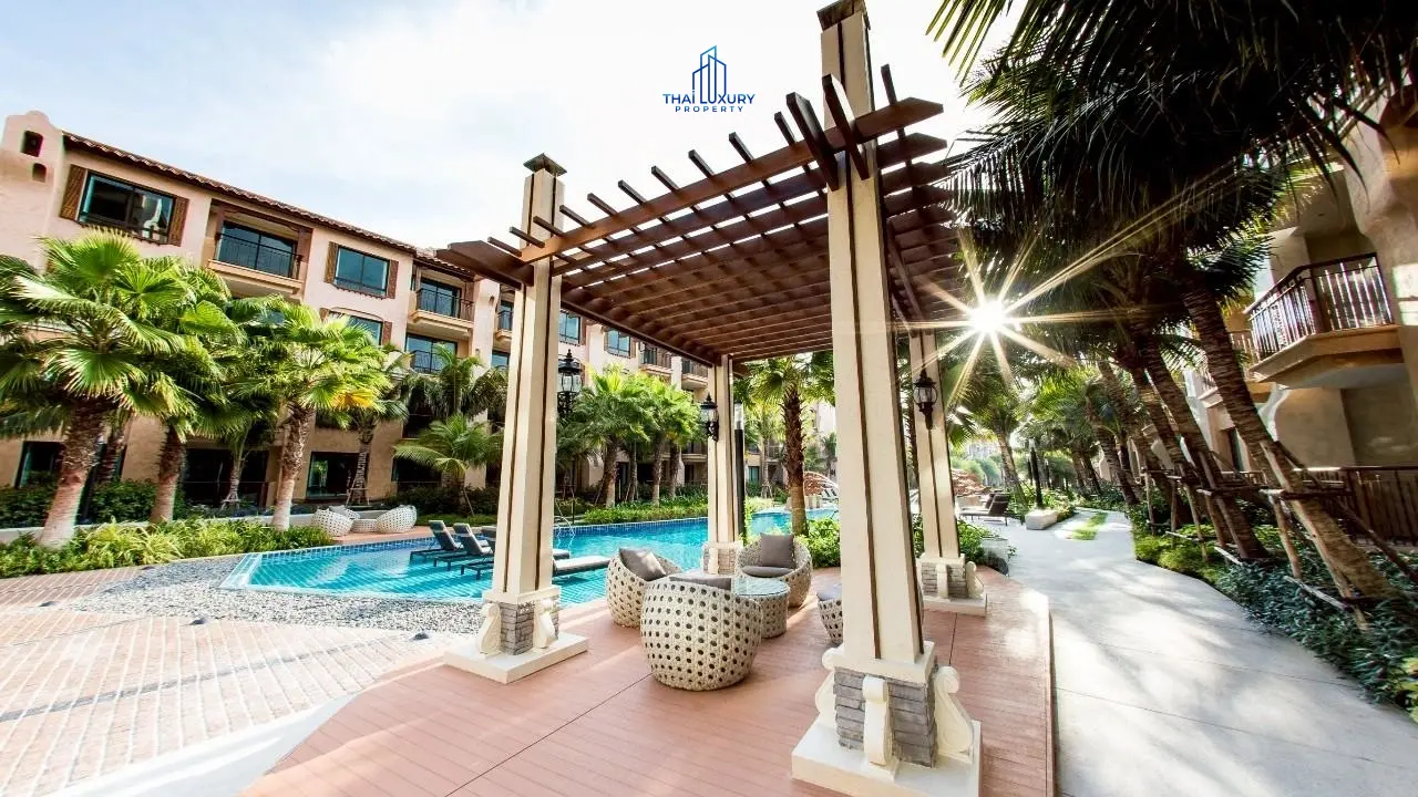 คอนโดมิเนียม 2 ห้องนอน ติดทะเล พร้อมวิวสระว่ายน้ำสุดสวย สำหรับขายที่ Q Seaside ชะอำ – หัวหิน