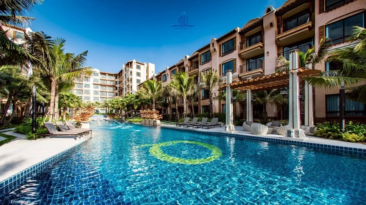 คอนโดมิเนียม 2 ห้องนอน ติดทะเล พร้อมวิวสระว่ายน้ำสุดสวย สำหรับขายที่ Q Seaside ชะอำ – หัวหิน