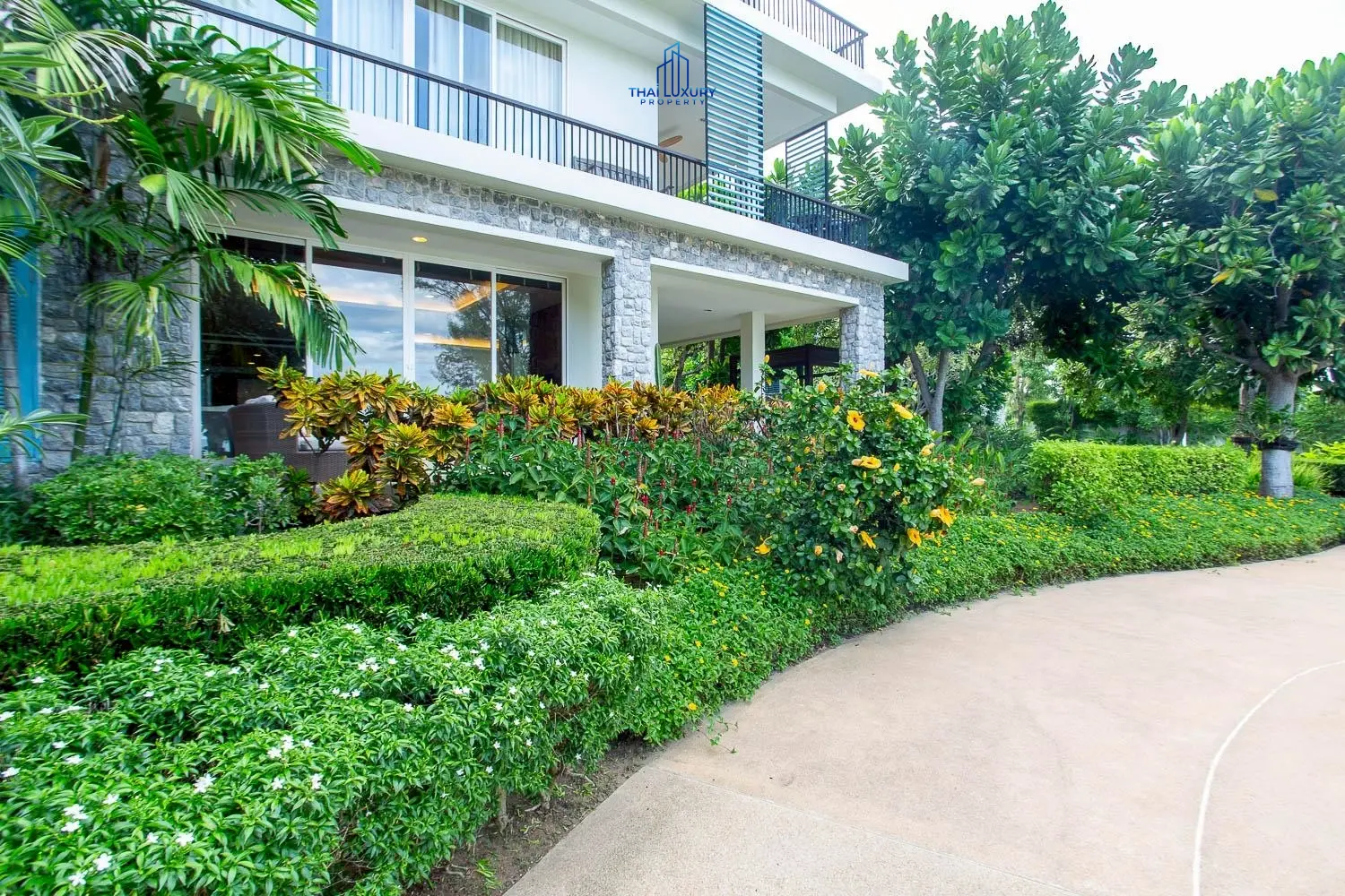 ขายคอนโดมิเนียมหรู 3 ห้องนอน ติดชายหาด พร้อมวิวทะเล ที่บ้านนับคลื่น หัวหิน - เขาเต่า