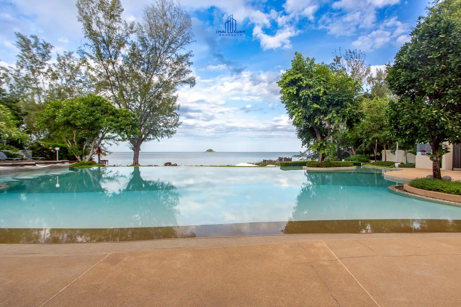 ขายคอนโดมิเนียมหรู 3 ห้องนอน ติดชายหาด พร้อมวิวทะเล ที่บ้านนับคลื่น หัวหิน - เขาเต่า