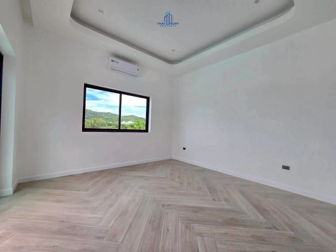 Luxury 3 Bedrooms Villa with Private Pool and Mountain Views in Hua Hin Soi 112