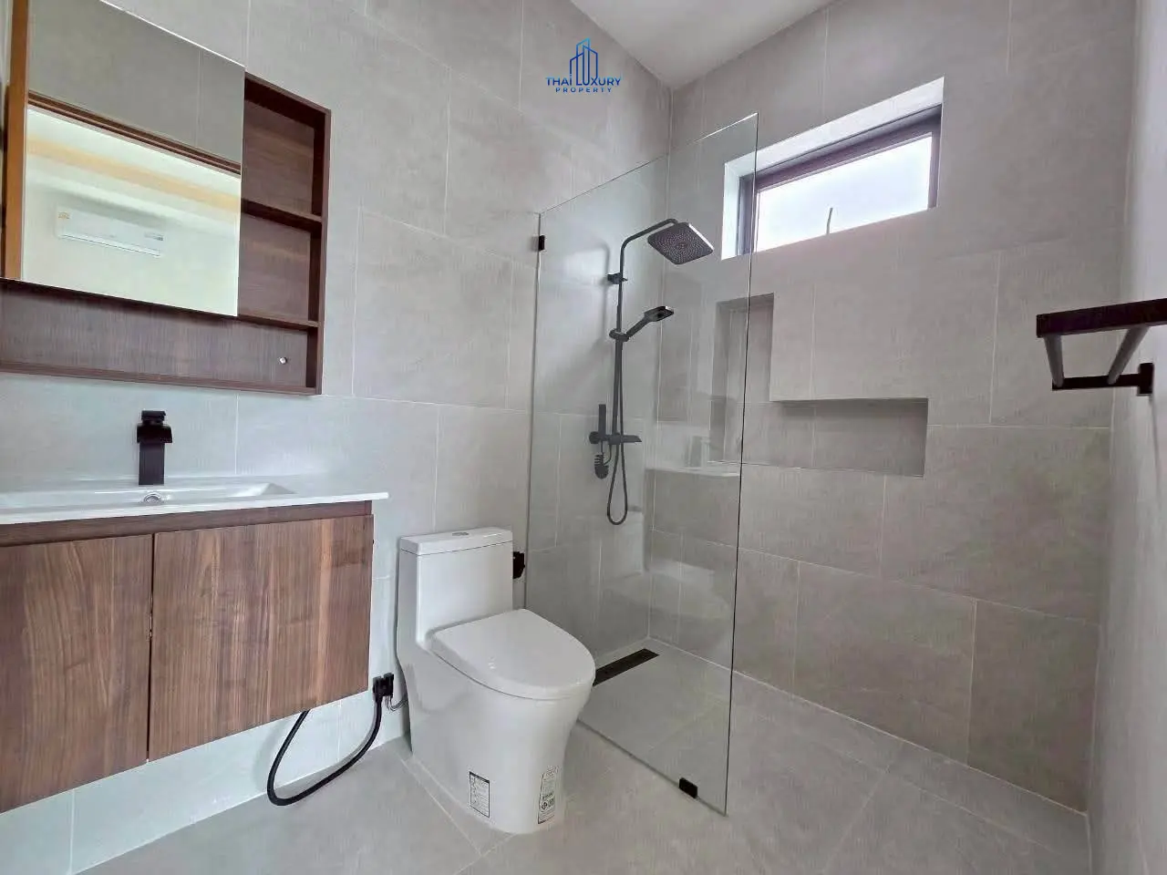 Luxury 3 Bedrooms Villa with Private Pool and Mountain Views in Hua Hin Soi 112