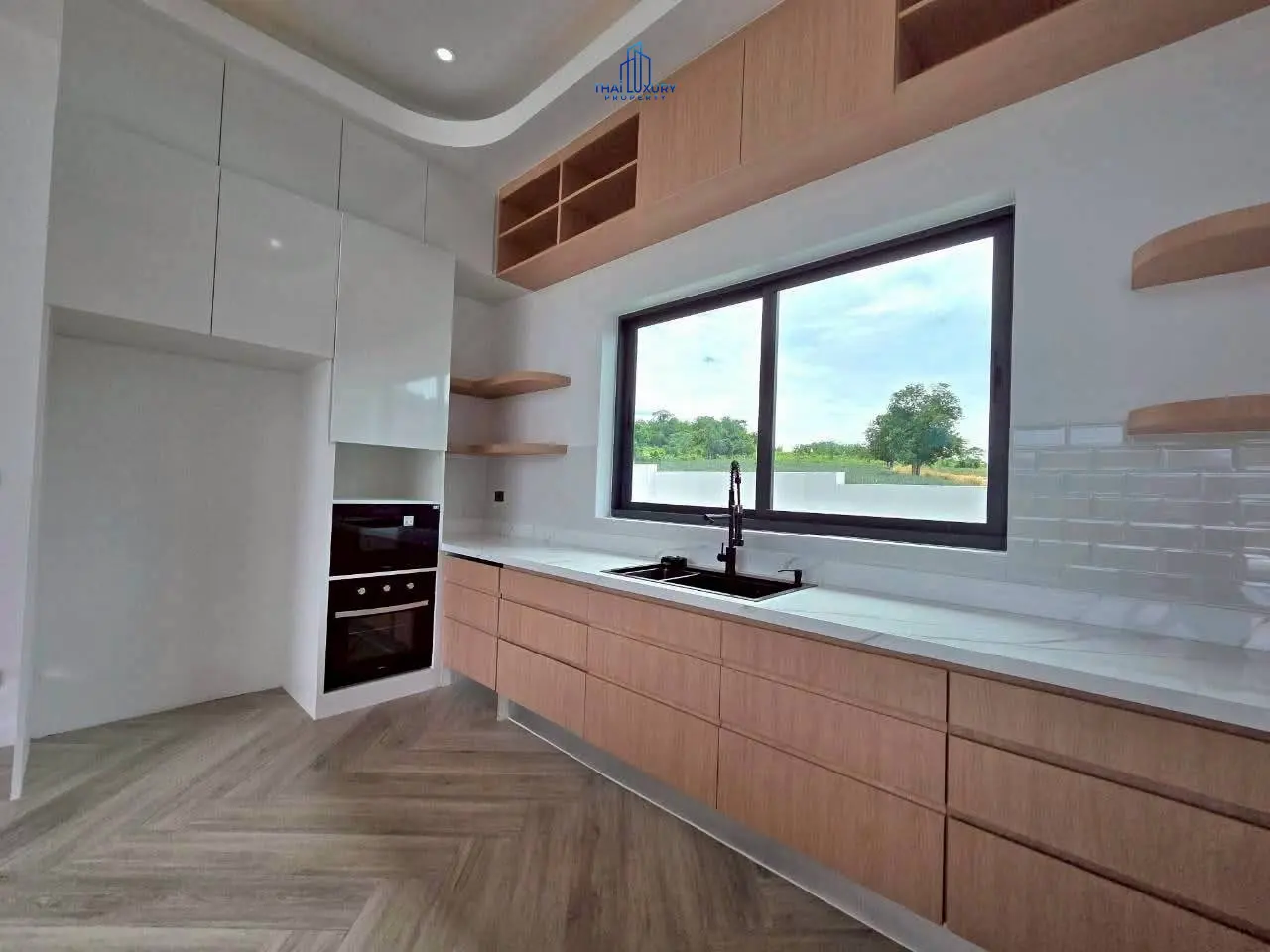 Luxury 3 Bedrooms Villa with Private Pool and Mountain Views in Hua Hin Soi 112