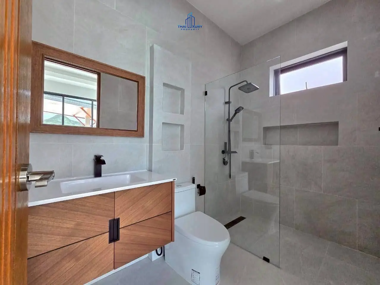 Luxury 3 Bedrooms Villa with Private Pool and Mountain Views in Hua Hin Soi 112