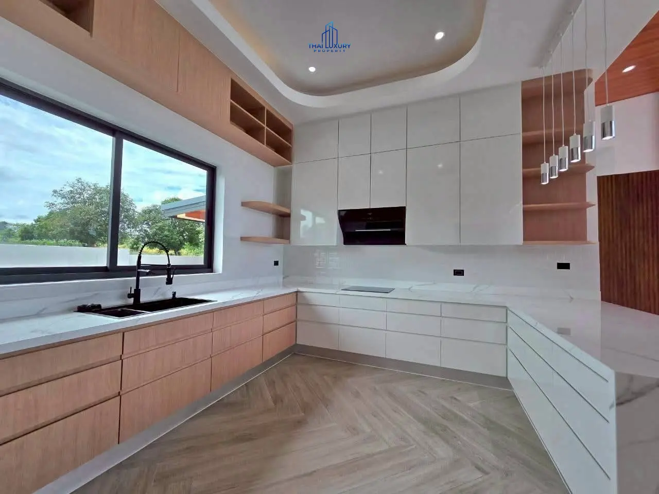 Luxury 3 Bedrooms Villa with Private Pool and Mountain Views in Hua Hin Soi 112