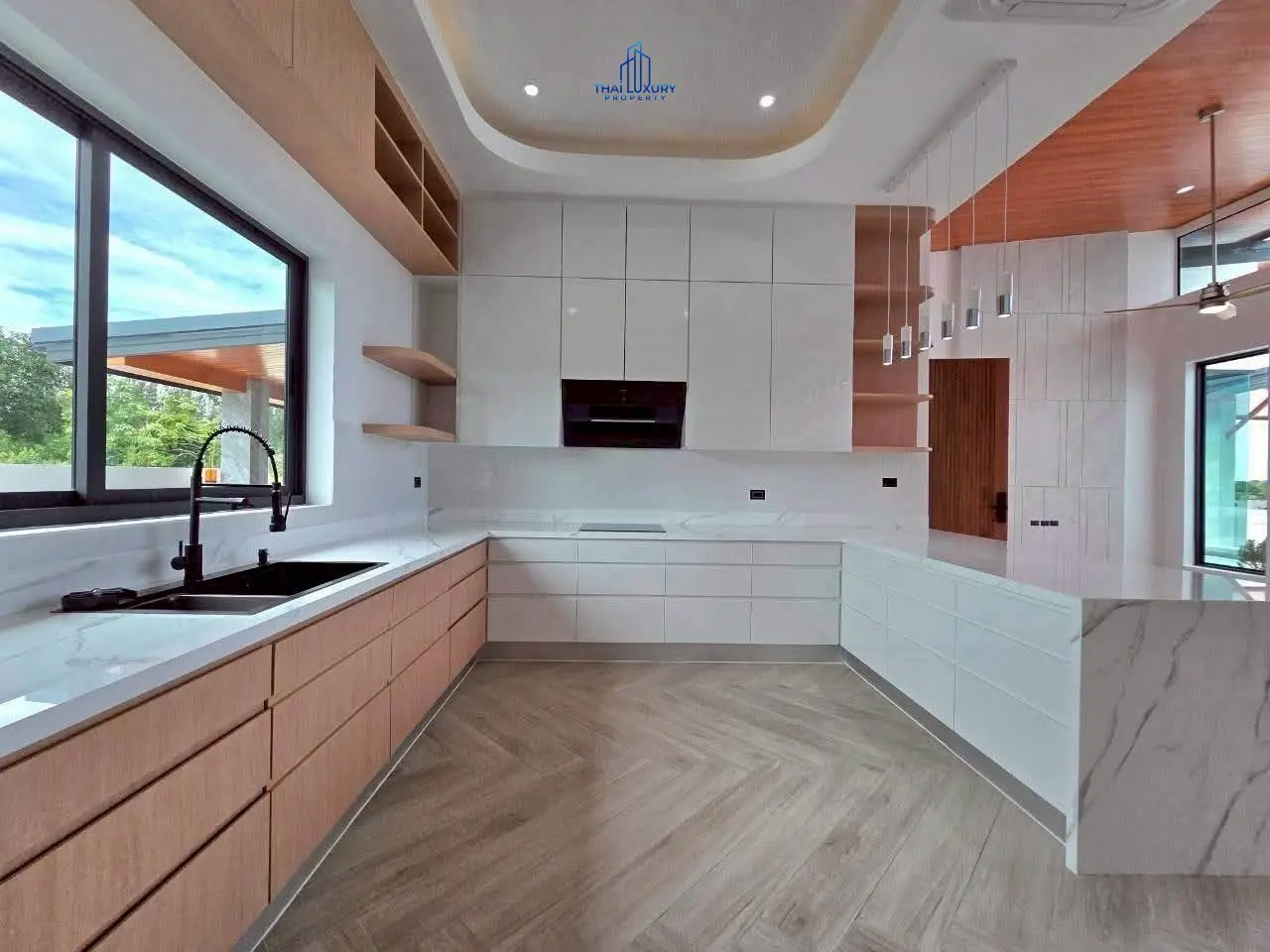Luxury 3 Bedrooms Villa with Private Pool and Mountain Views in Hua Hin Soi 112
