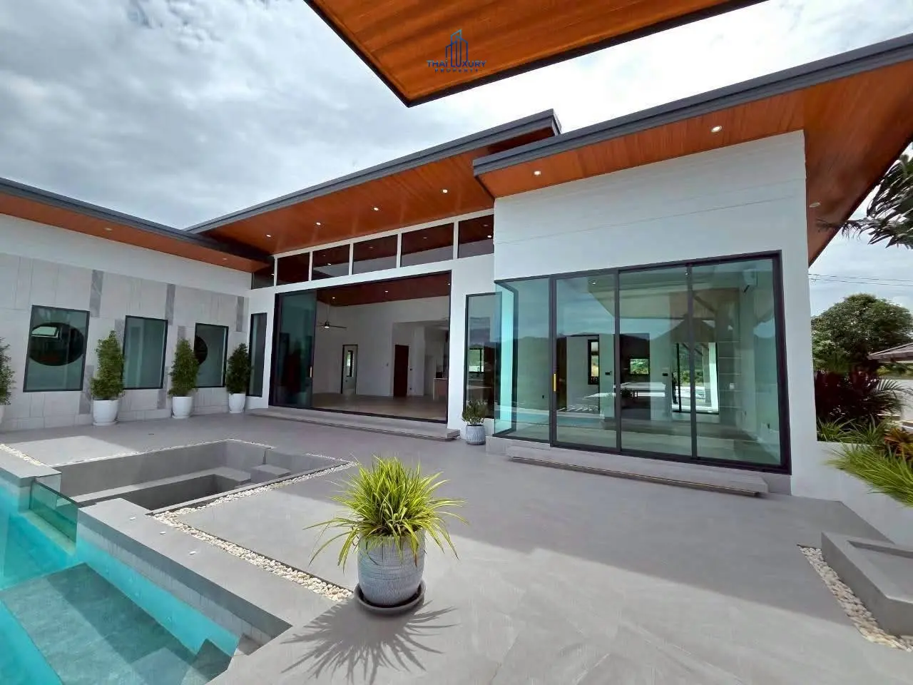Luxury 3 Bedrooms Villa with Private Pool and Mountain Views in Hua Hin Soi 112