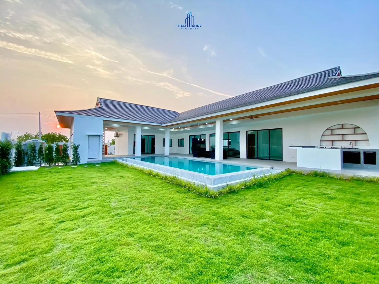 Luxury 4 Bedrooms Villa for Sale with Private Pool and Mountain View in Hua Hin Soi 112
