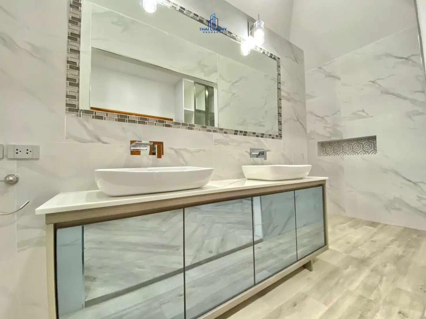 Luxury 4 Bedrooms Villa for Sale with Private Pool and Mountain View in Hua Hin Soi 112