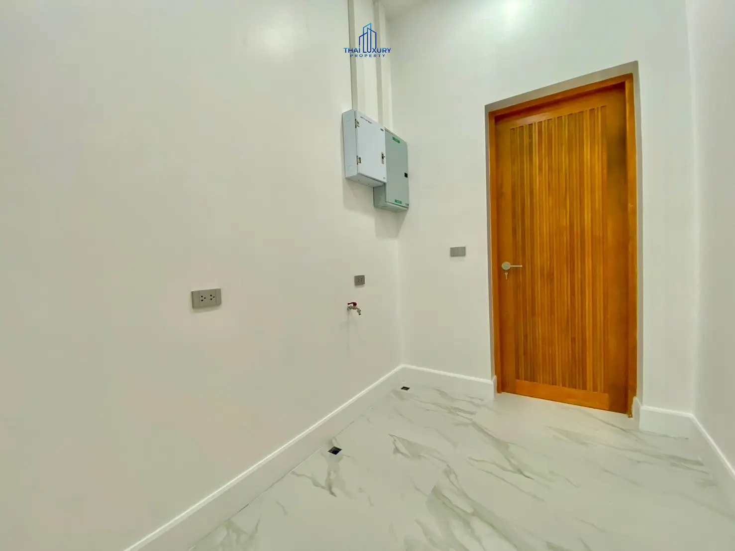 Luxury 4 Bedrooms Villa for Sale with Private Pool and Mountain View in Hua Hin Soi 112