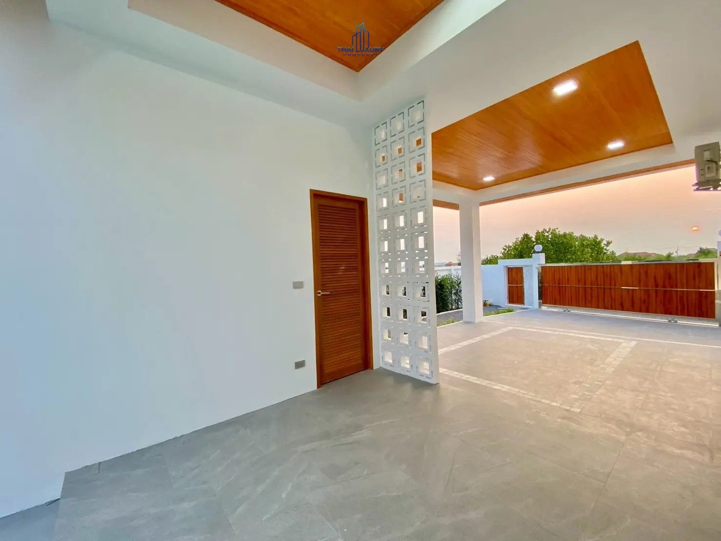 Luxury 4 Bedrooms Villa for Sale with Private Pool and Mountain View in Hua Hin Soi 112