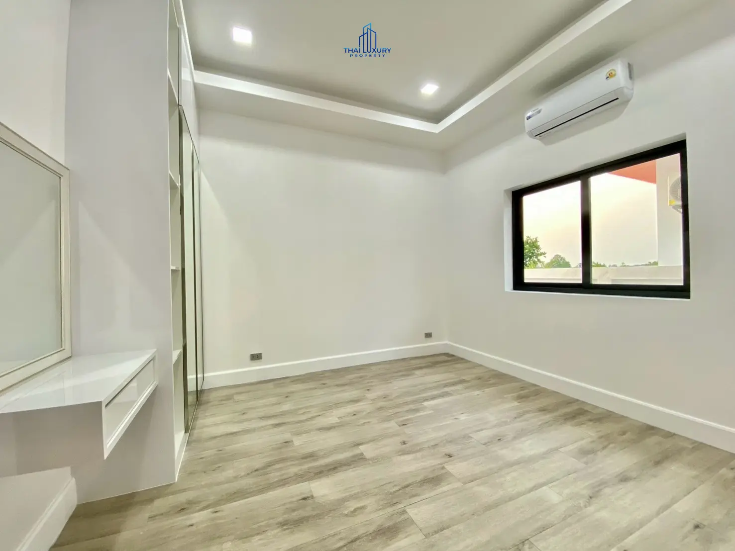 Luxury 4 Bedrooms Villa for Sale with Private Pool and Mountain View in Hua Hin Soi 112