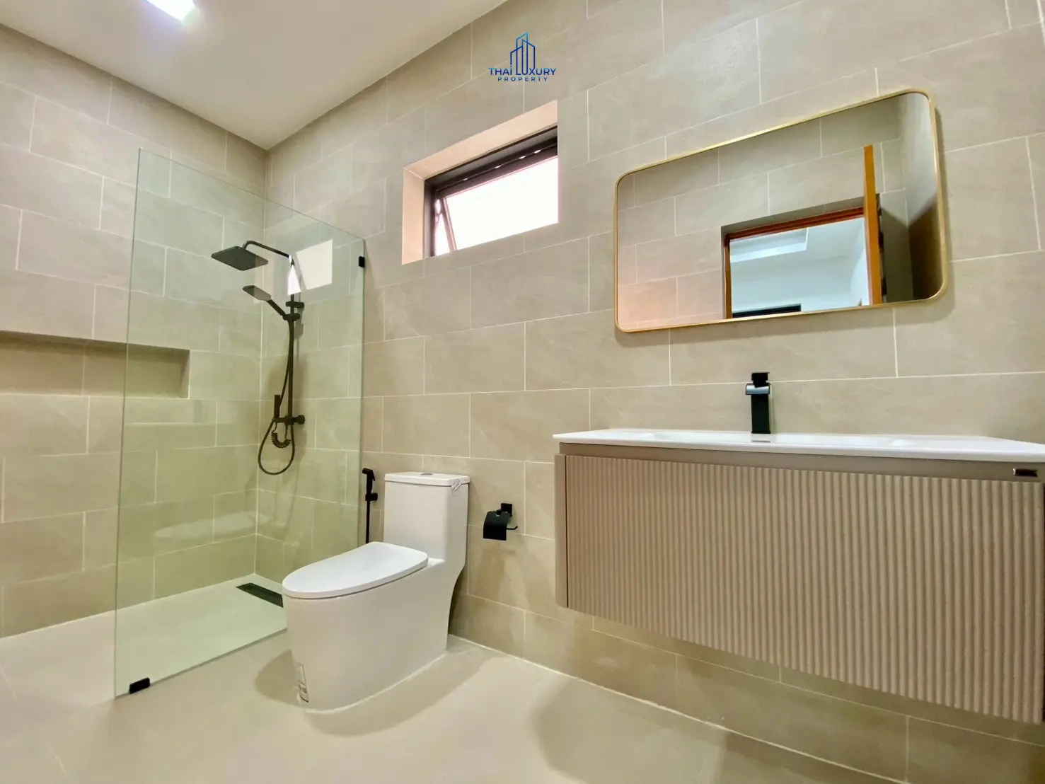Luxury 4 Bedrooms Villa for Sale with Private Pool and Mountain View in Hua Hin Soi 112