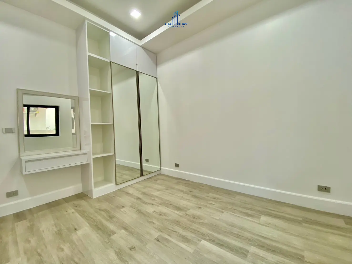 Luxury 4 Bedrooms Villa for Sale with Private Pool and Mountain View in Hua Hin Soi 112