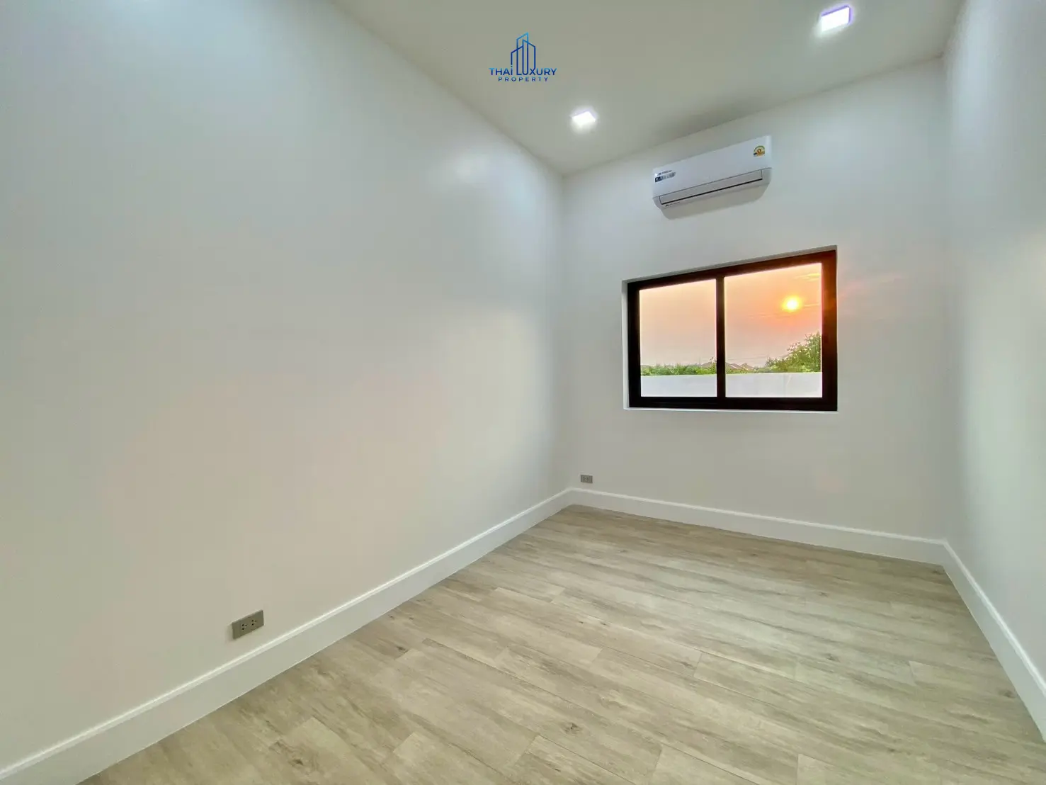 Luxury 4 Bedrooms Villa for Sale with Private Pool and Mountain View in Hua Hin Soi 112