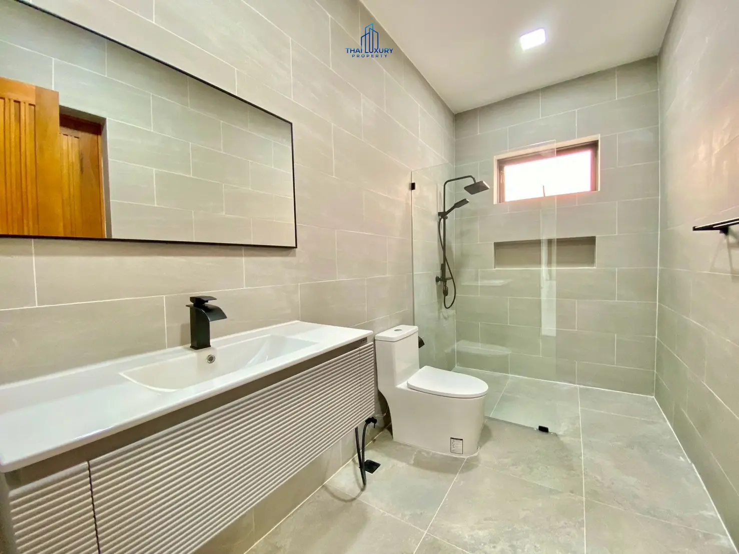Luxury 4 Bedrooms Villa for Sale with Private Pool and Mountain View in Hua Hin Soi 112