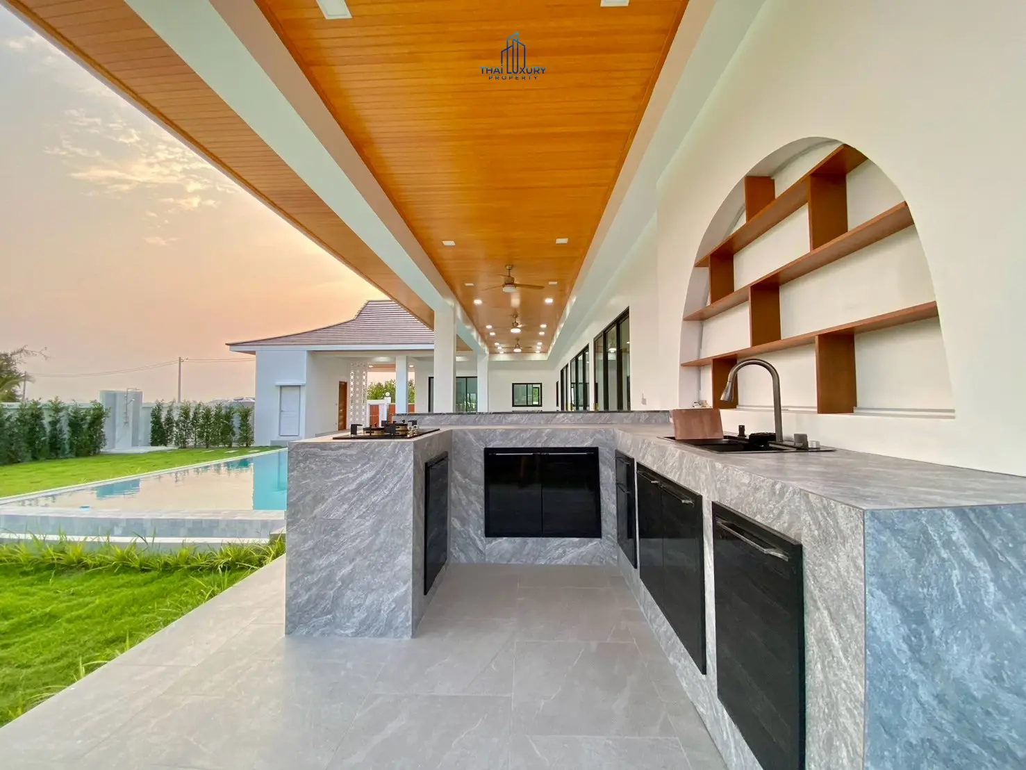 Luxury 4 Bedrooms Villa for Sale with Private Pool and Mountain View in Hua Hin Soi 112