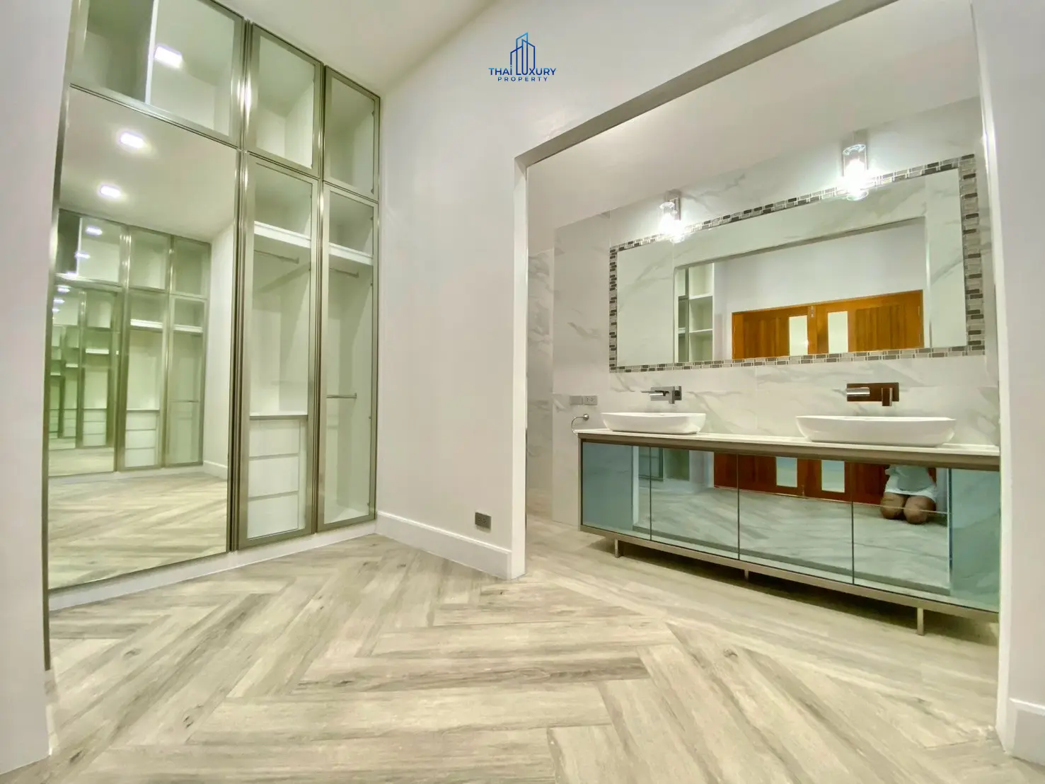 Luxury 4 Bedrooms Villa for Sale with Private Pool and Mountain View in Hua Hin Soi 112