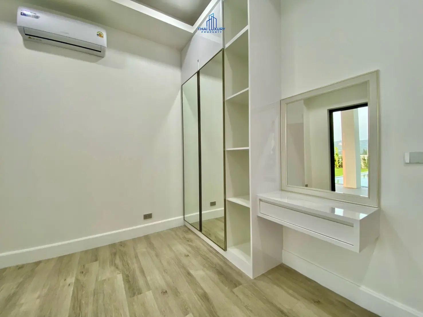 Luxury 4 Bedrooms Villa for Sale with Private Pool and Mountain View in Hua Hin Soi 112