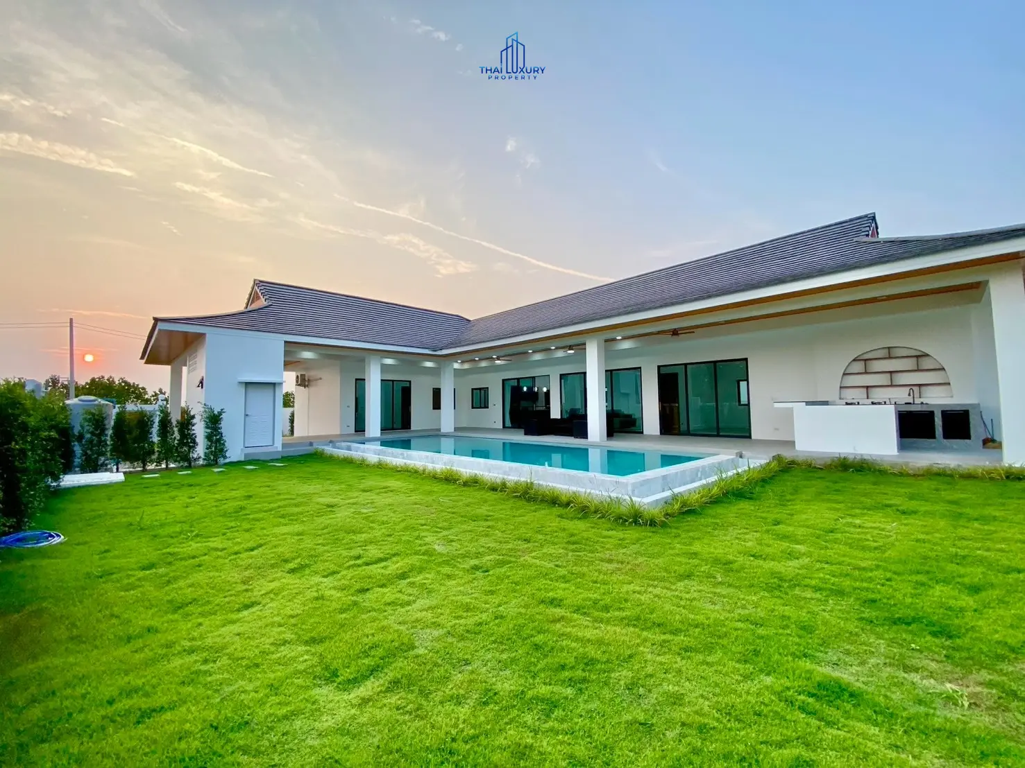 Luxury 4 Bedrooms Villa for Sale with Private Pool and Mountain View in Hua Hin Soi 112