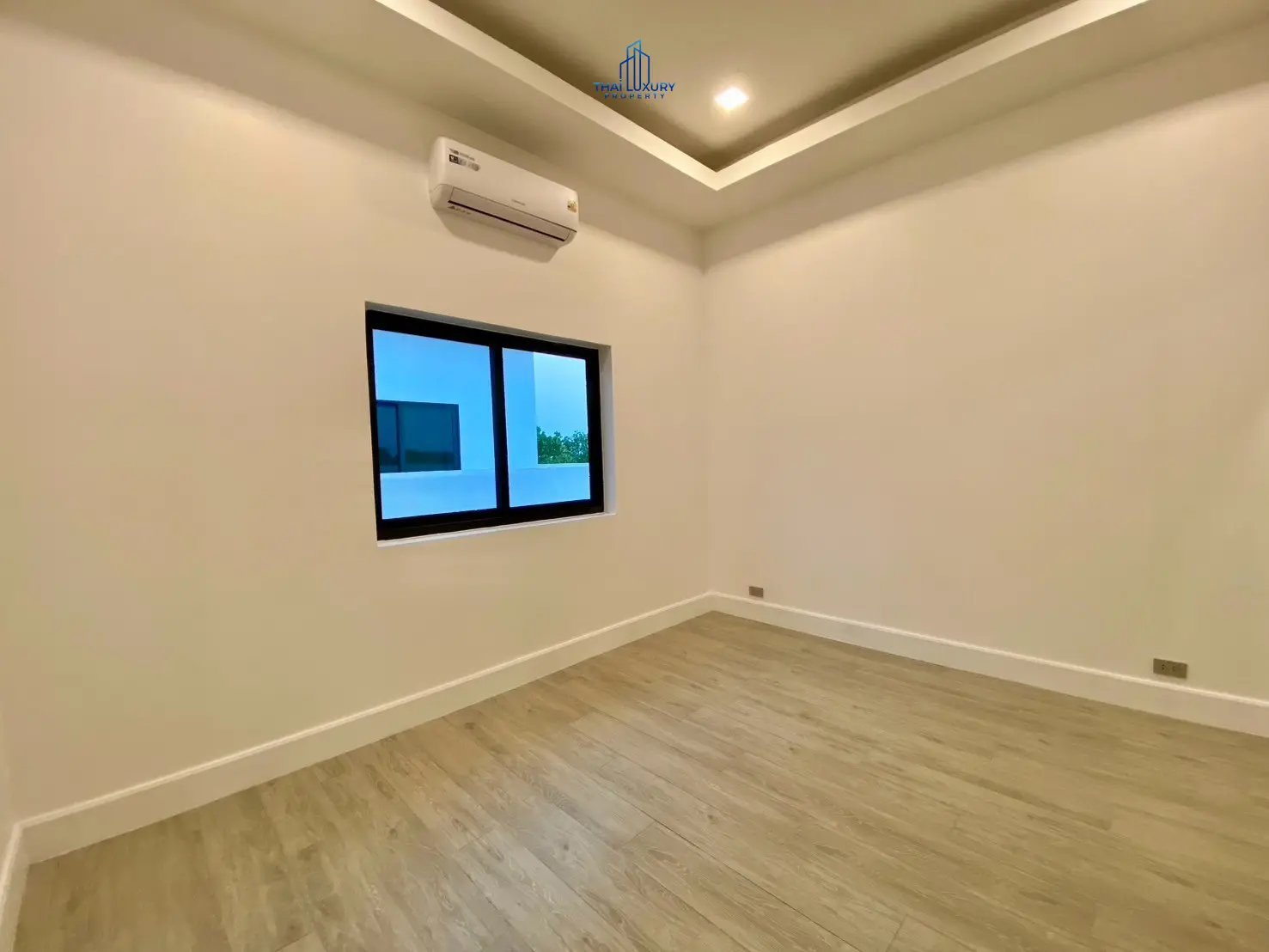 Luxury 4 Bedrooms Villa for Sale with Private Pool and Mountain View in Hua Hin Soi 112
