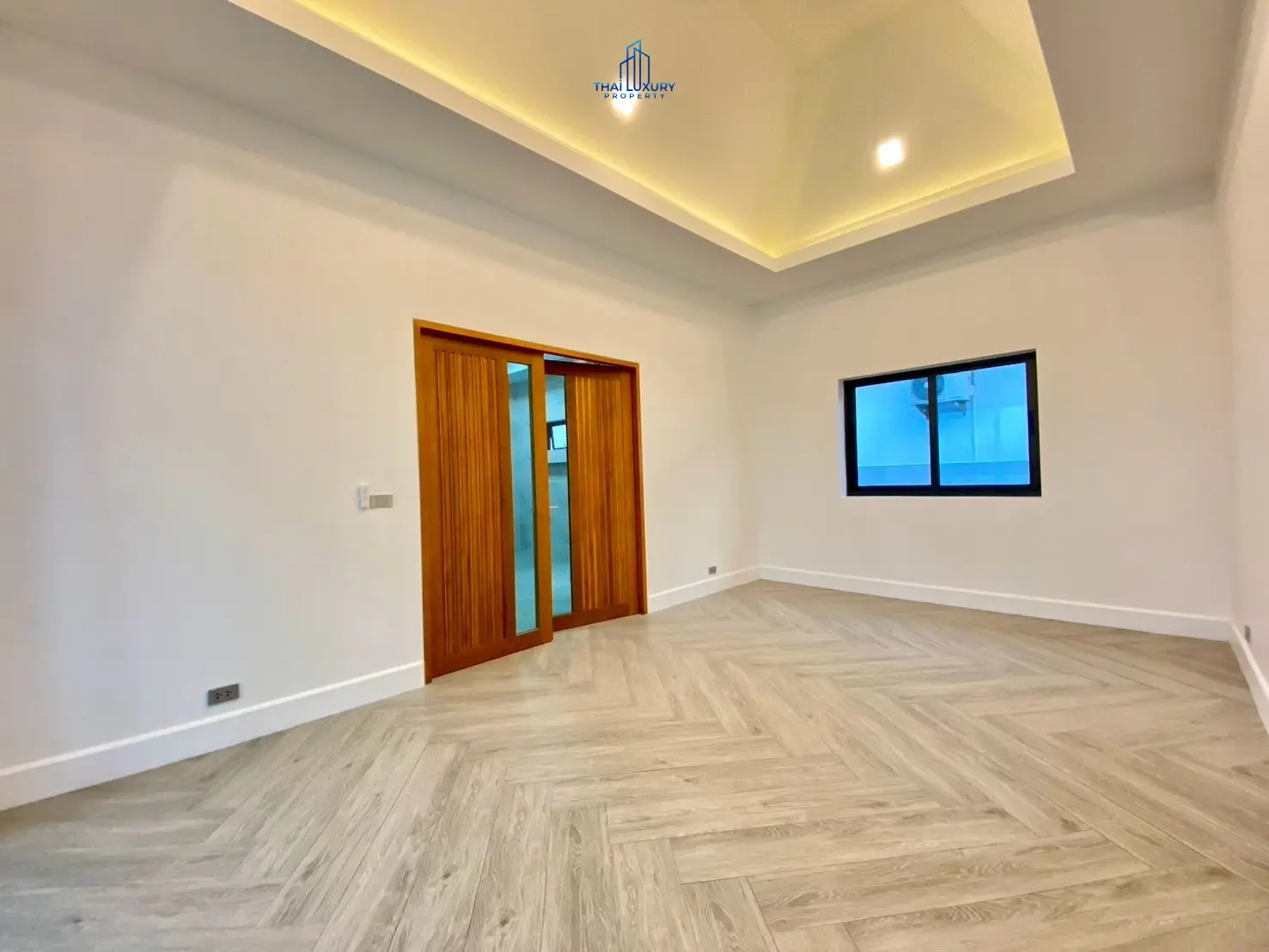 Luxury 4 Bedrooms Villa for Sale with Private Pool and Mountain View in Hua Hin Soi 112