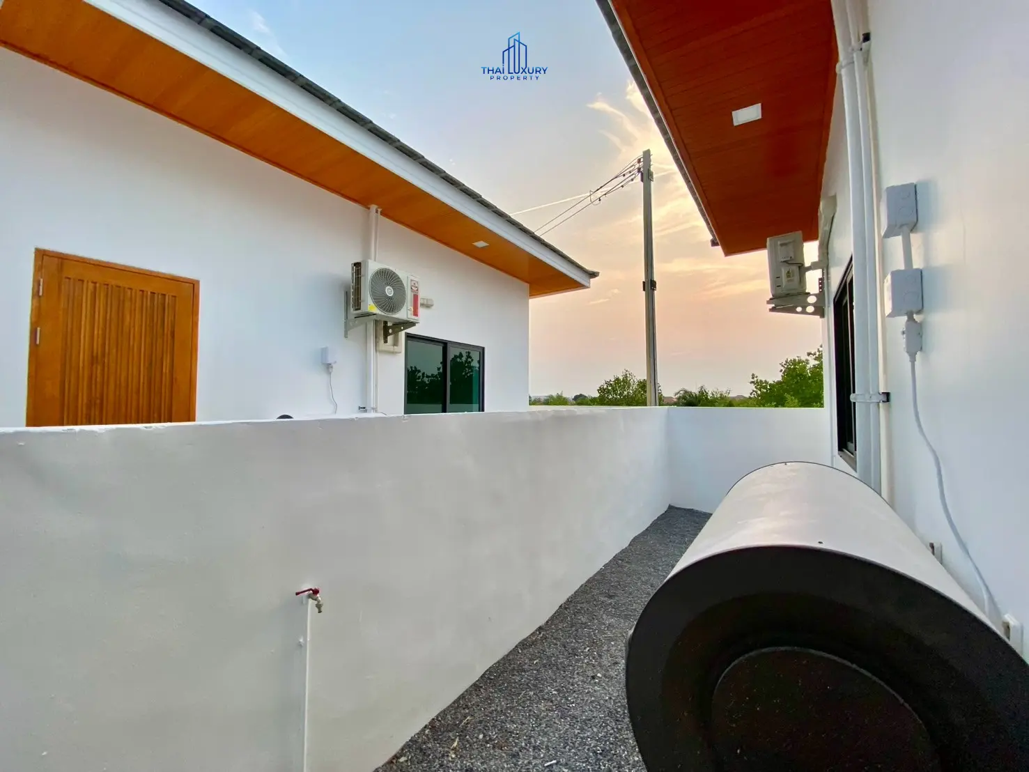 Luxury 4 Bedrooms Villa for Sale with Private Pool and Mountain View in Hua Hin Soi 112