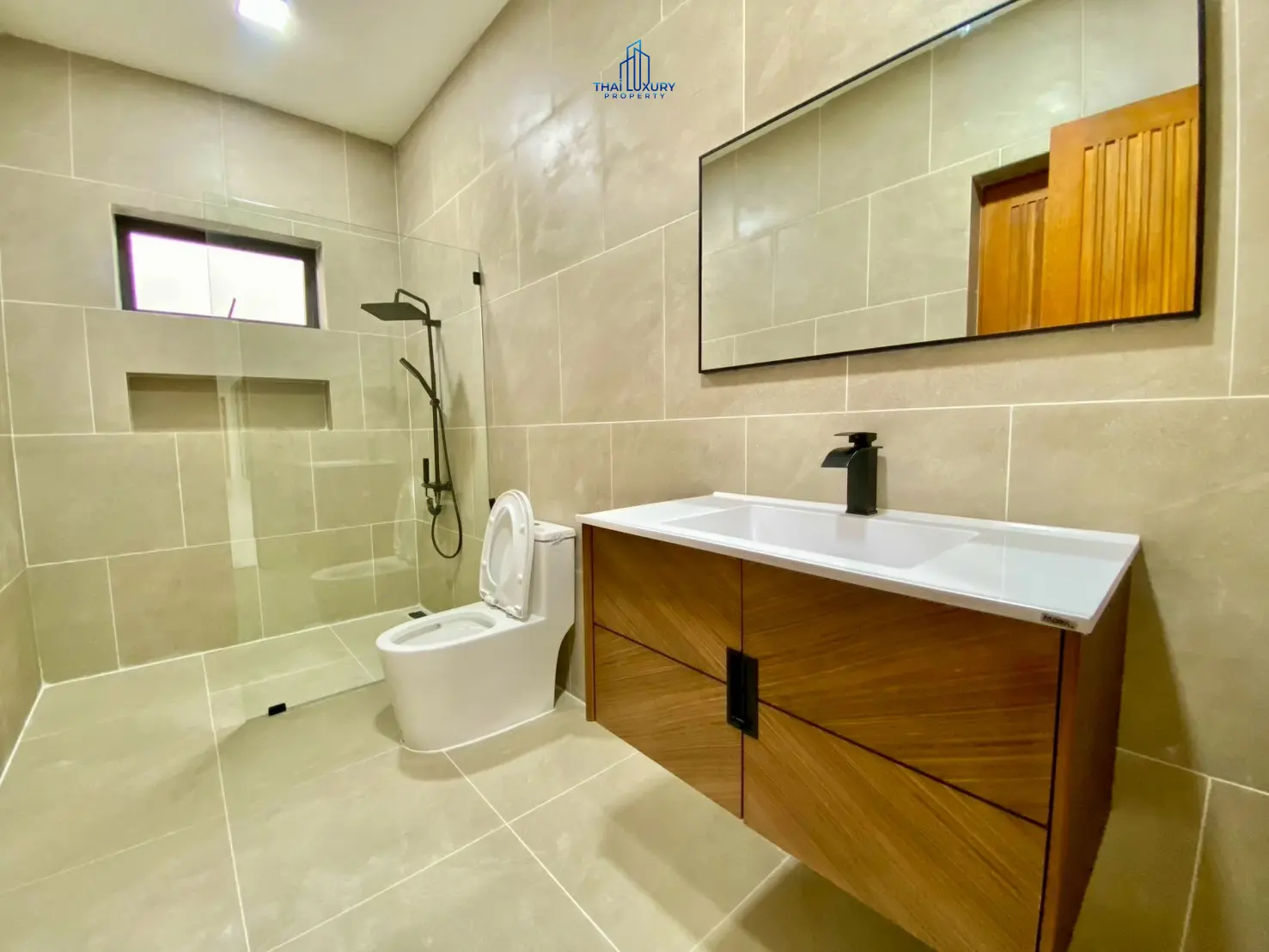 Luxury 4 Bedrooms Villa for Sale with Private Pool and Mountain View in Hua Hin Soi 112