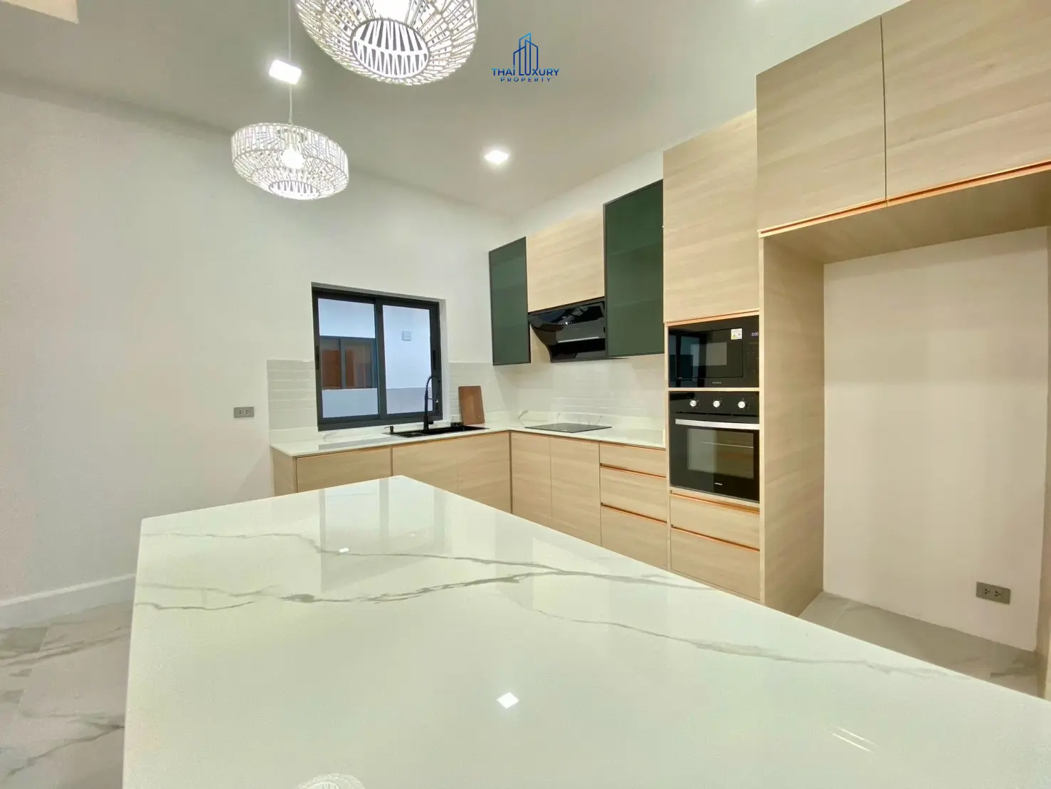 Luxury 4 Bedrooms Villa for Sale with Private Pool and Mountain View in Hua Hin Soi 112