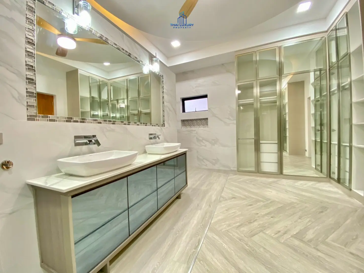 Luxury 4 Bedrooms Villa for Sale with Private Pool and Mountain View in Hua Hin Soi 112