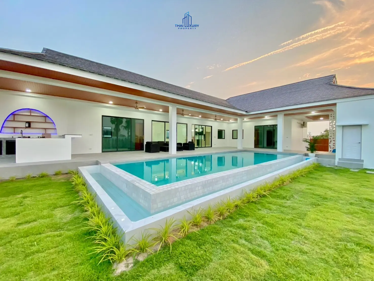 Luxury 4 Bedrooms Villa for Sale with Private Pool and Mountain View in Hua Hin Soi 112