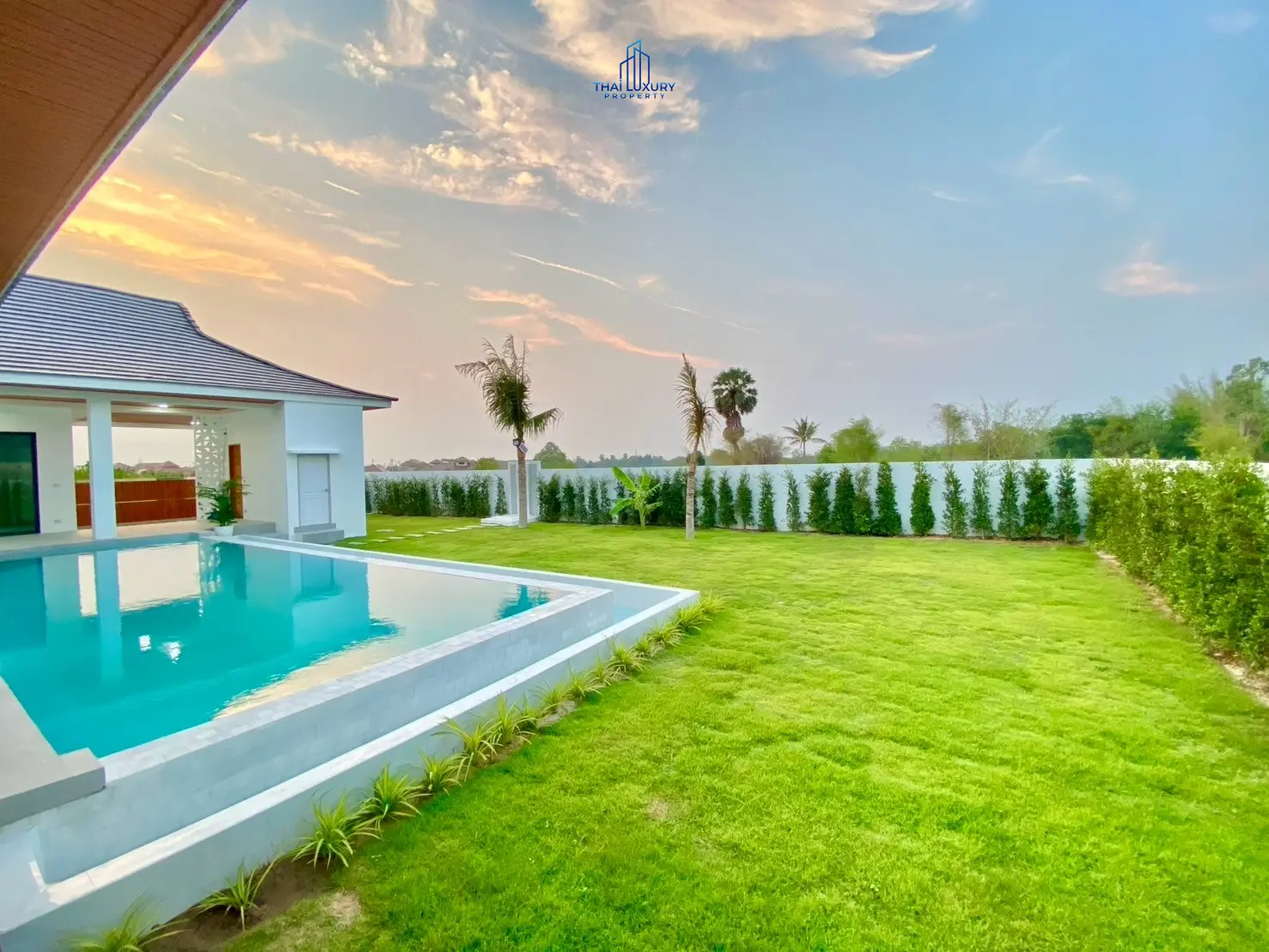 Luxury 4 Bedrooms Villa for Sale with Private Pool and Mountain View in Hua Hin Soi 112