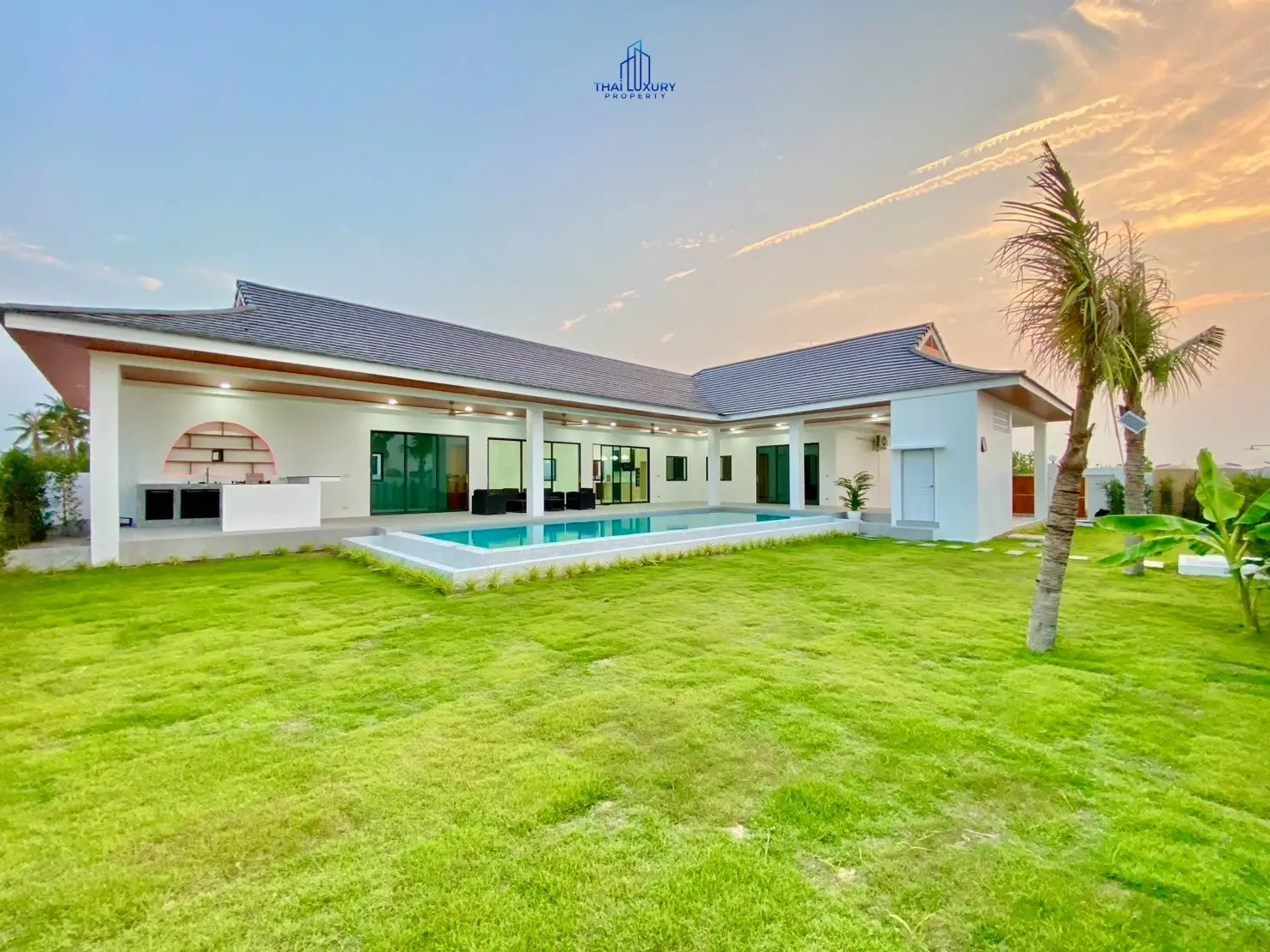 Luxury 4 Bedrooms Villa for Sale with Private Pool and Mountain View in Hua Hin Soi 112