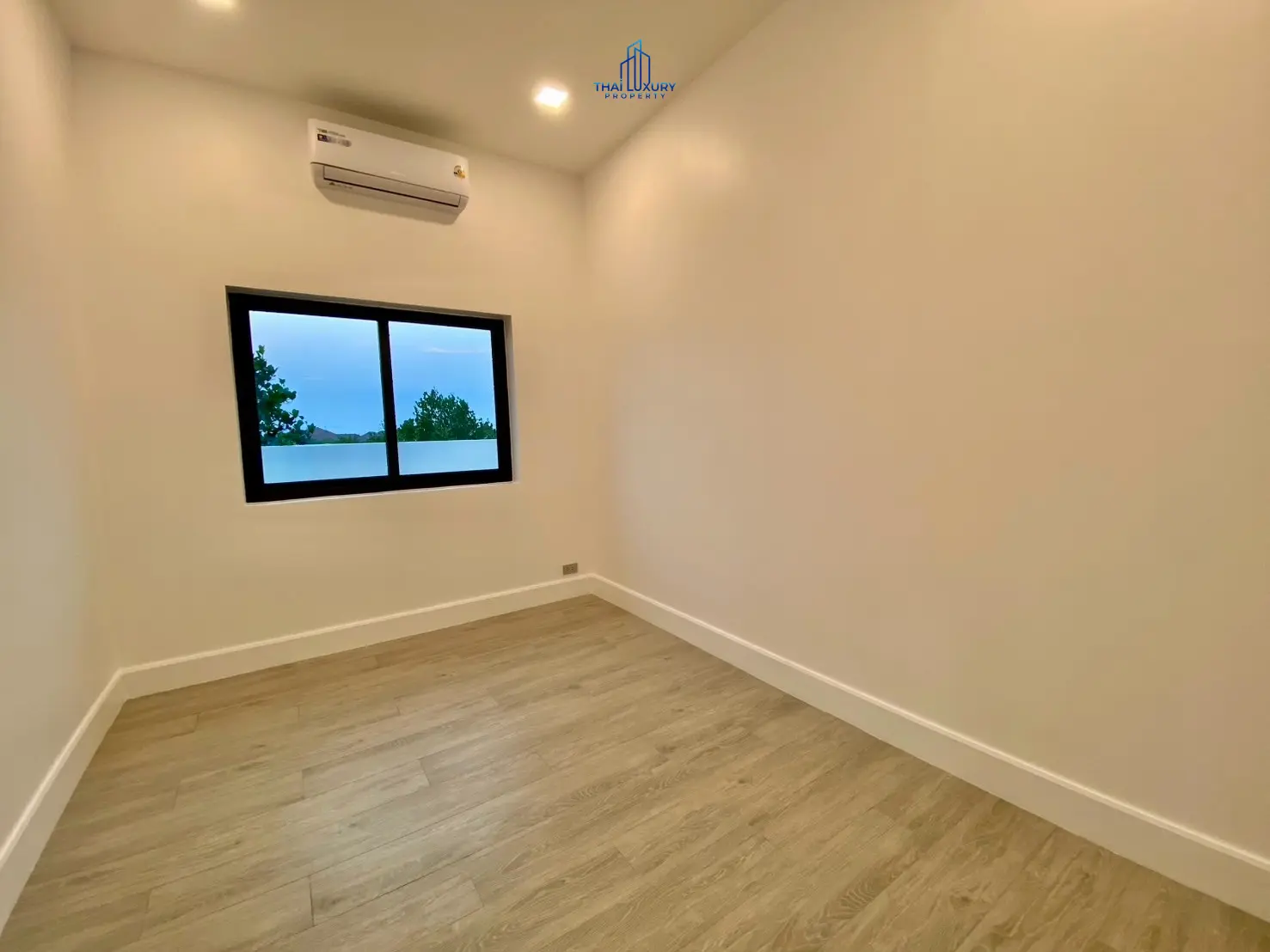 Luxury 4 Bedrooms Villa for Sale with Private Pool and Mountain View in Hua Hin Soi 112