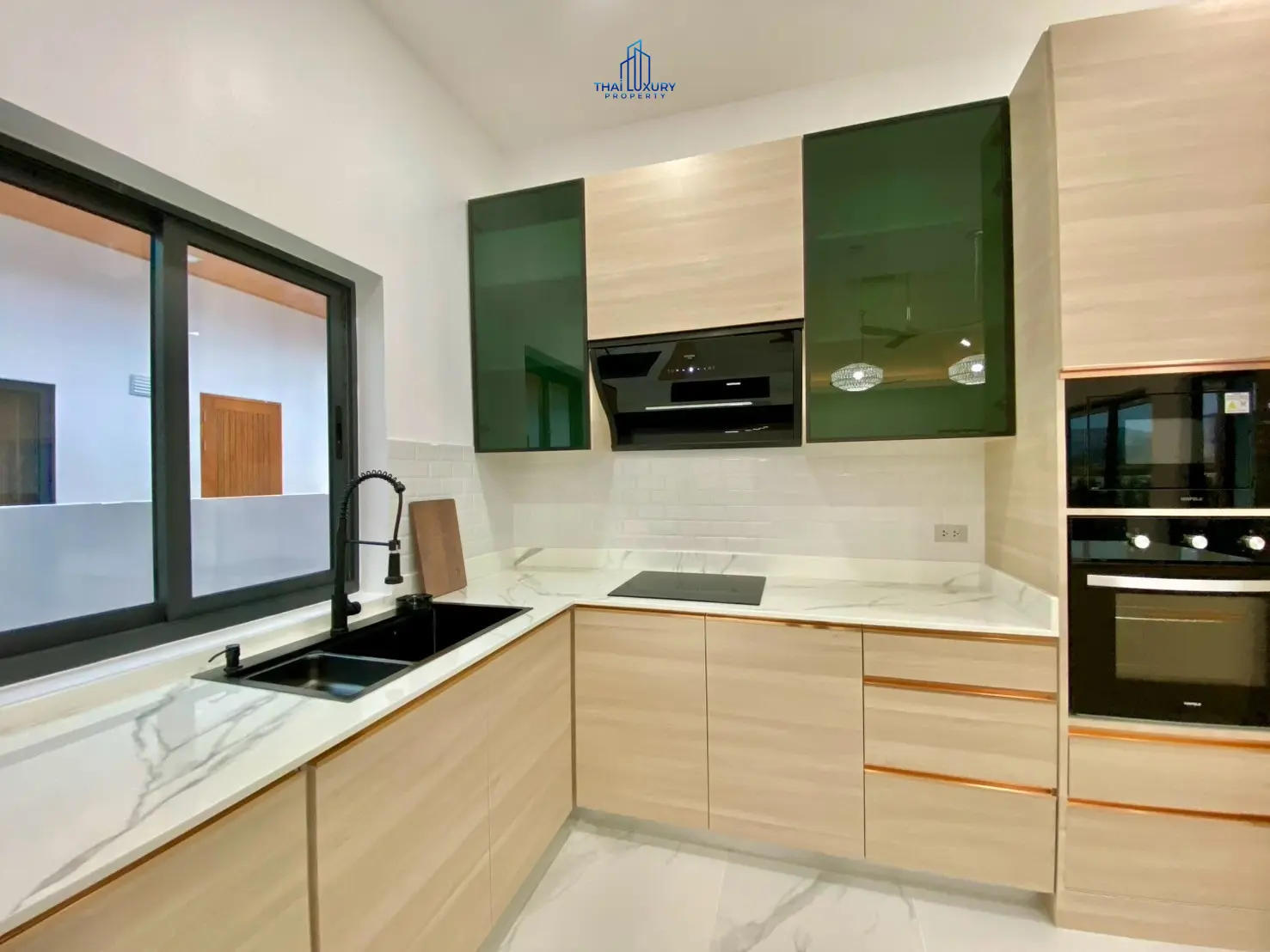 Luxury 4 Bedrooms Villa for Sale with Private Pool and Mountain View in Hua Hin Soi 112