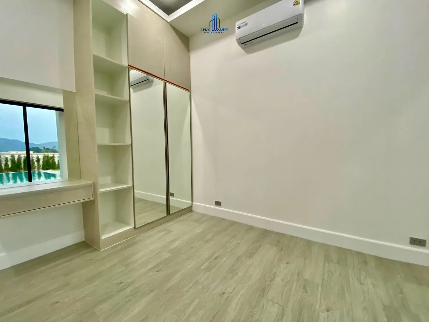 Luxury 4 Bedrooms Villa for Sale with Private Pool and Mountain View in Hua Hin Soi 112