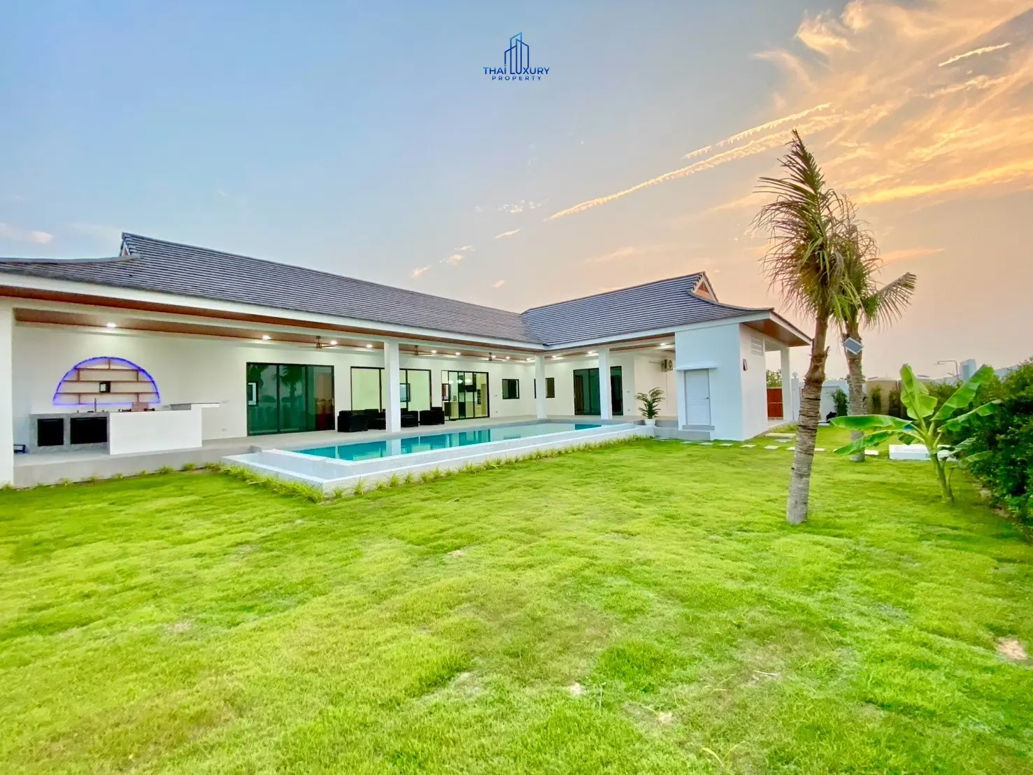 Luxury 4 Bedrooms Villa for Sale with Private Pool and Mountain View in Hua Hin Soi 112