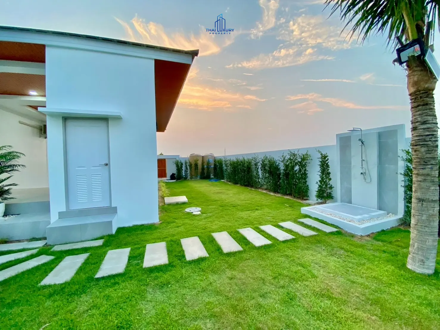 Luxury 4 Bedrooms Villa for Sale with Private Pool and Mountain View in Hua Hin Soi 112