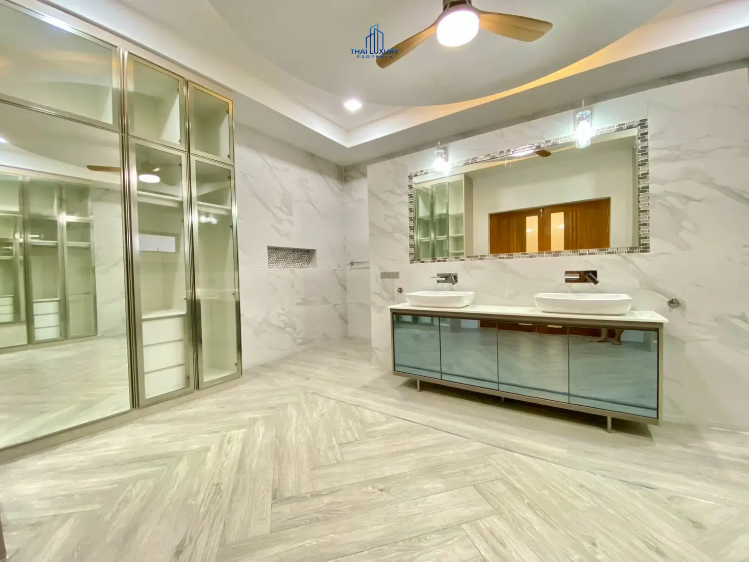 Luxury 4 Bedrooms Villa for Sale with Private Pool and Mountain View in Hua Hin Soi 112