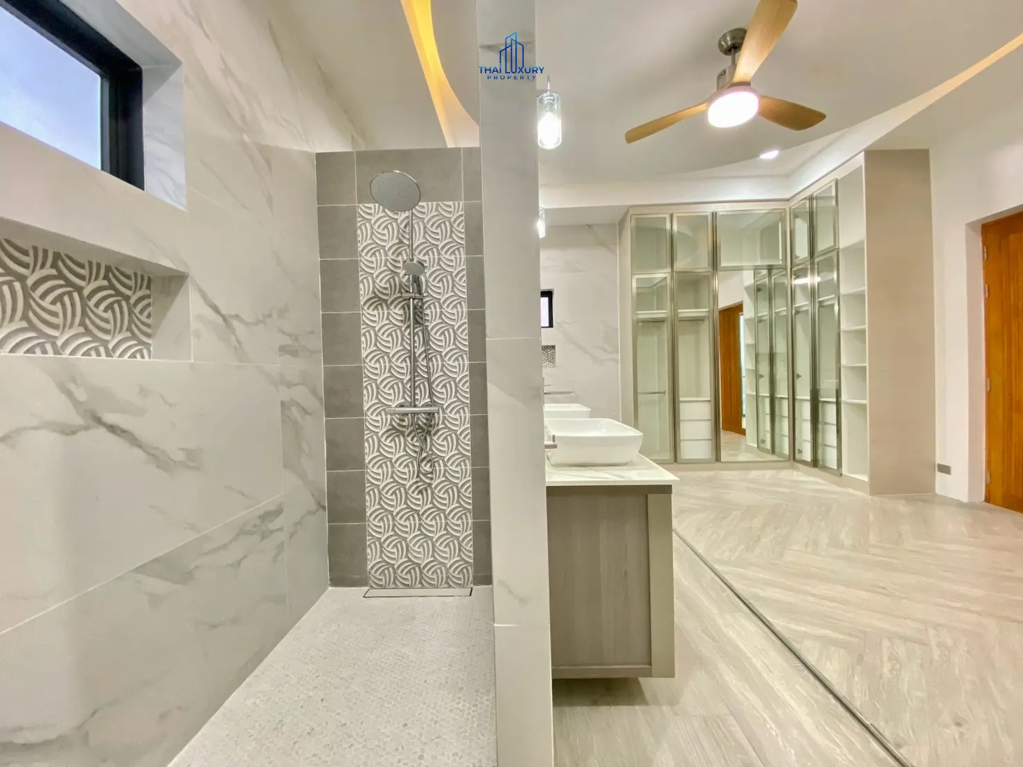 Luxury 4 Bedrooms Villa for Sale with Private Pool and Mountain View in Hua Hin Soi 112