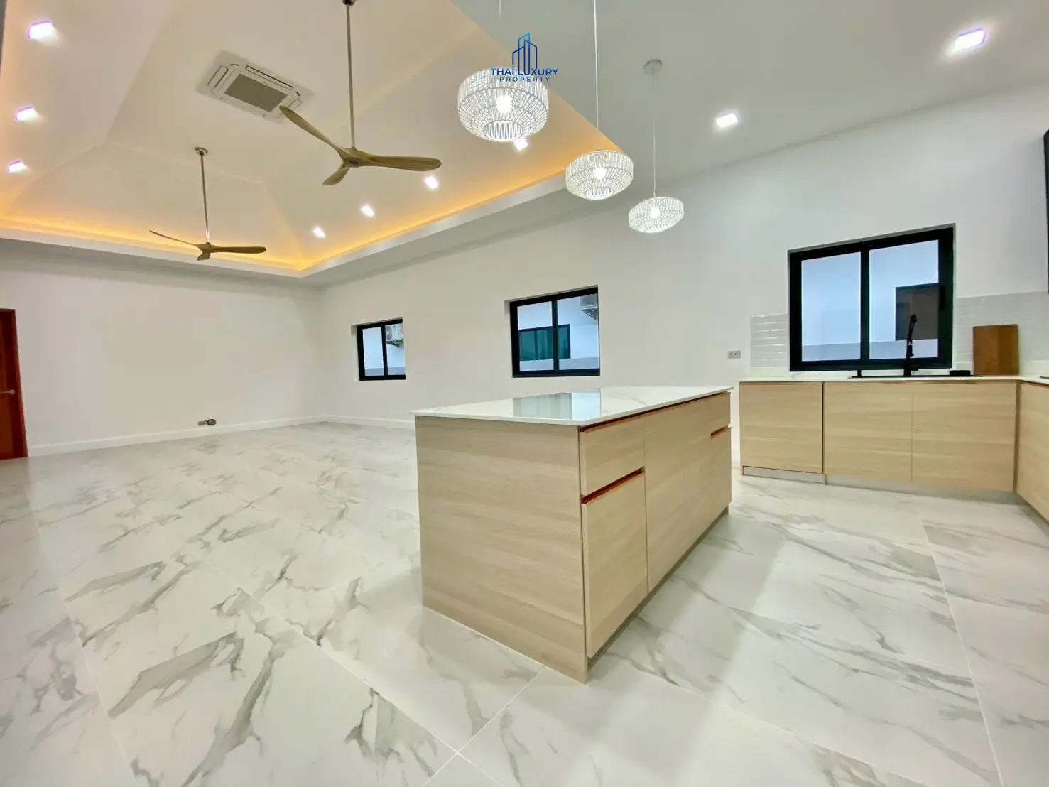Luxury 4 Bedrooms Villa for Sale with Private Pool and Mountain View in Hua Hin Soi 112