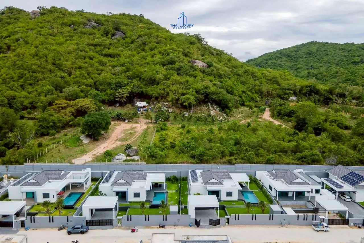 วิลล่าหรูสไตล์โมเดิร์น 3 ห้องนอน พร้อมสระว่ายน้ำ ที่ Sivana Hills Villas หัวหิน สำหรับเช่า